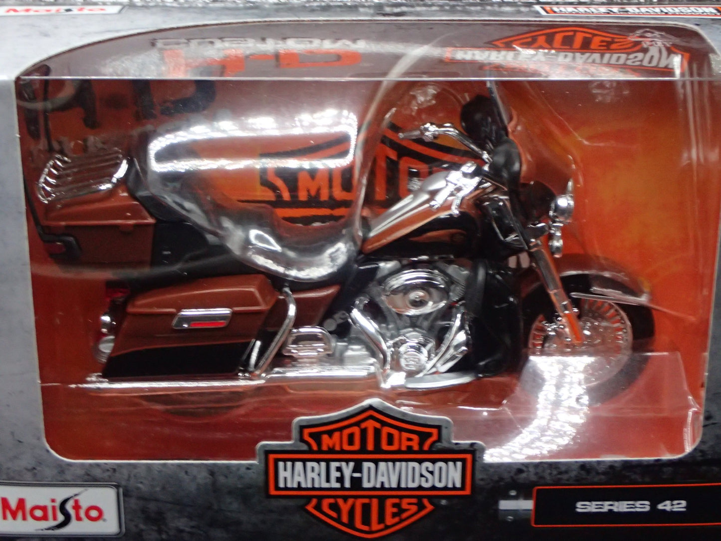 2013 FLHTK ELECTRA GLIDE ULTRA LIMITED HARLEY DAVIDSON SERIES 42 1/18 MOTORCYCLE