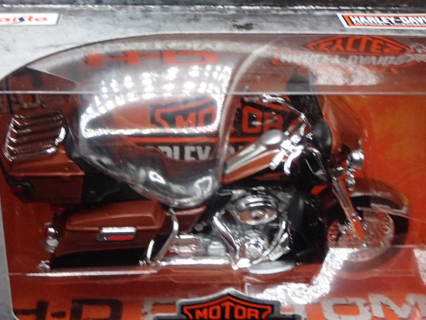 2013 FLHTK ELECTRA GLIDE ULTRA LIMITED HARLEY DAVIDSON SERIES 42 1/18 MOTORCYCLE
