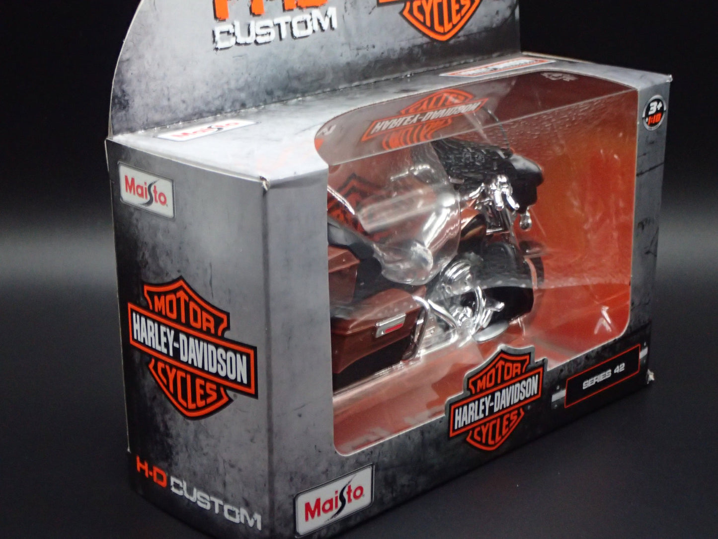 2013 FLHTK ELECTRA GLIDE ULTRA LIMITED HARLEY DAVIDSON SERIES 42 1/18 MOTORCYCLE