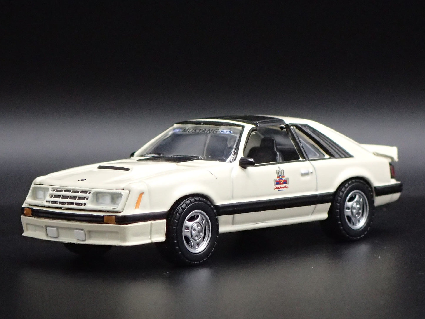 1979 79 FORD MUSTANG PACE 1982 DETROIT GRAND PRIX 1:64 SCALE DIECAST MODEL CAR