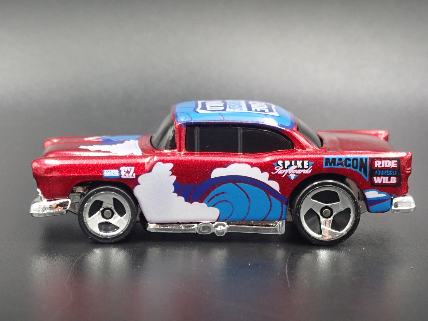 1955 55 CHEVY CHEVROLET BEL AIR 1:64 SCALE COLLECTIBLE DIORAMA DIECAST MODEL CAR