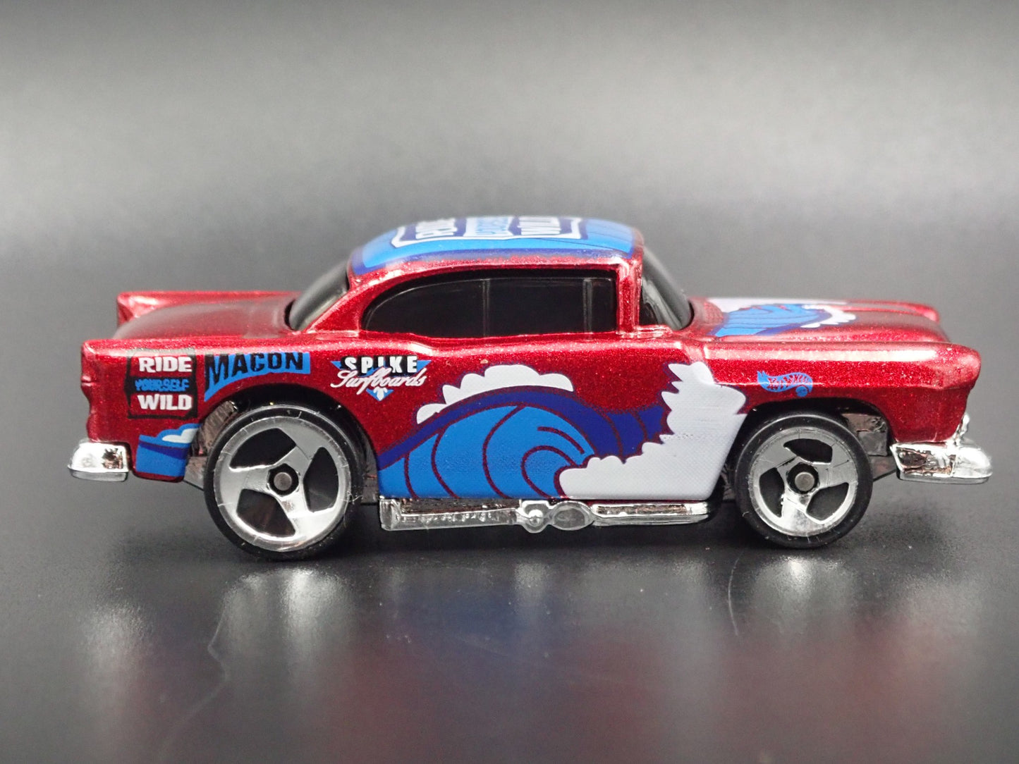 1955 55 CHEVY CHEVROLET BEL AIR 1:64 SCALE COLLECTIBLE DIORAMA DIECAST MODEL CAR