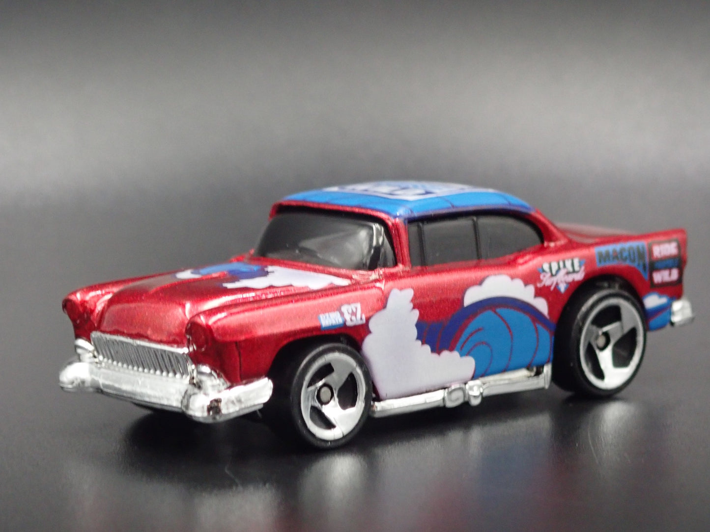 1955 55 CHEVY CHEVROLET BEL AIR 1:64 SCALE COLLECTIBLE DIORAMA DIECAST MODEL CAR