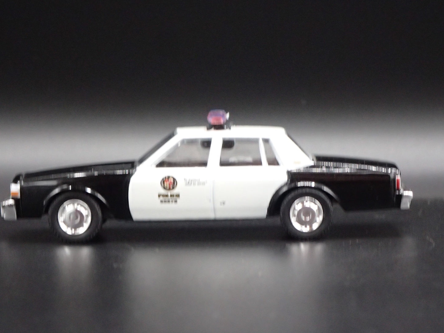 1987 87 CHEVY CHEVROLET CAPRICE LAPD, CA 1/64 SCALE DIORAMA DIECAST MODEL CAR