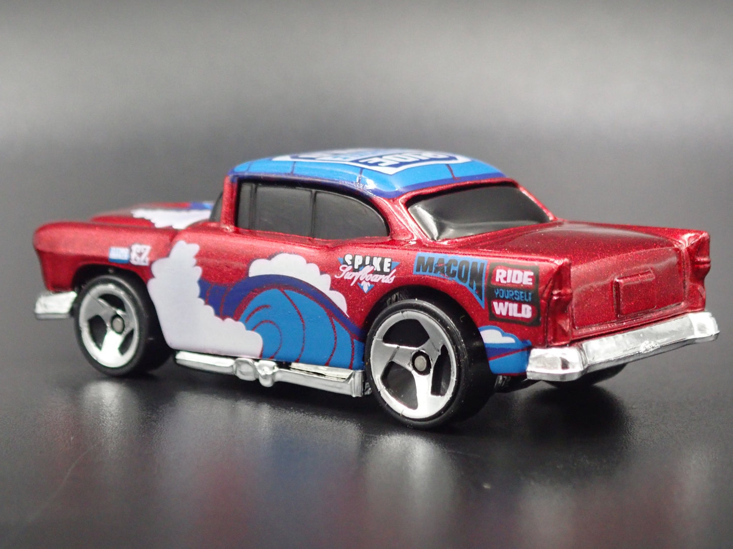 1955 55 CHEVY CHEVROLET BEL AIR 1:64 SCALE COLLECTIBLE DIORAMA DIECAST MODEL CAR