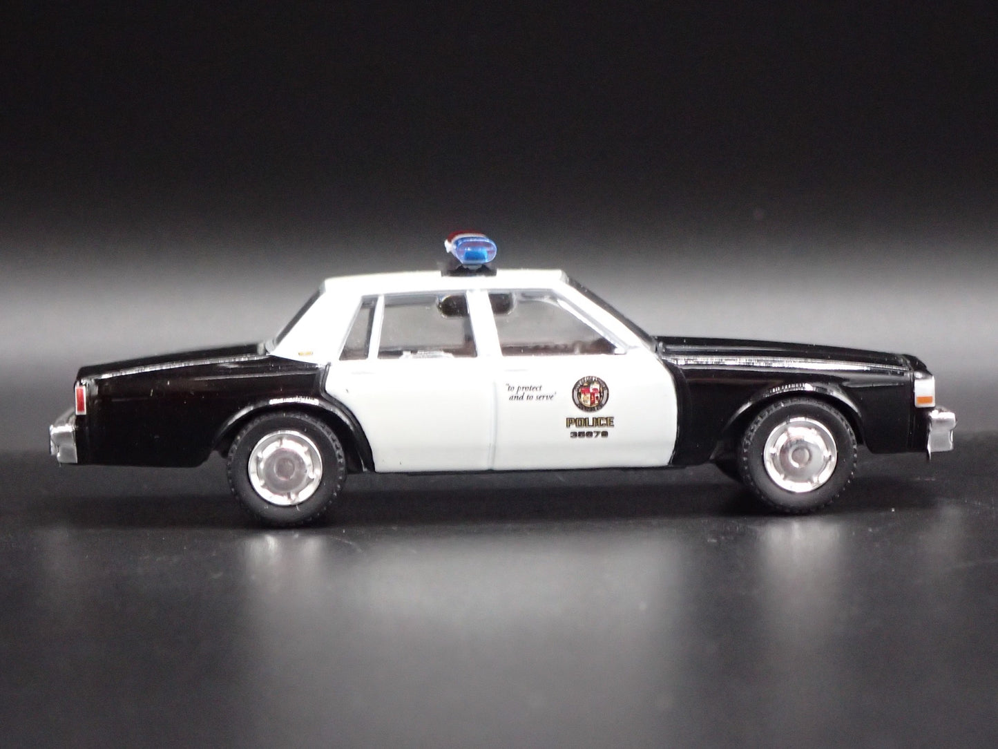 1987 87 CHEVY CHEVROLET CAPRICE LAPD, CA 1/64 SCALE DIORAMA DIECAST MODEL CAR