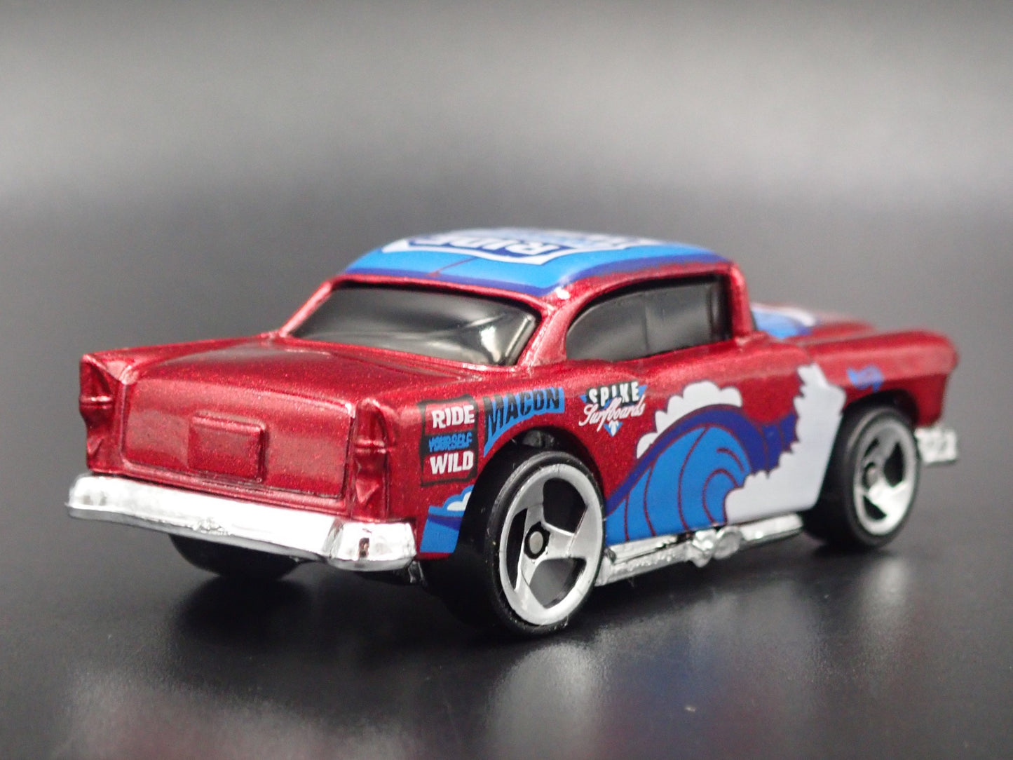 1955 55 CHEVY CHEVROLET BEL AIR 1:64 SCALE COLLECTIBLE DIORAMA DIECAST MODEL CAR