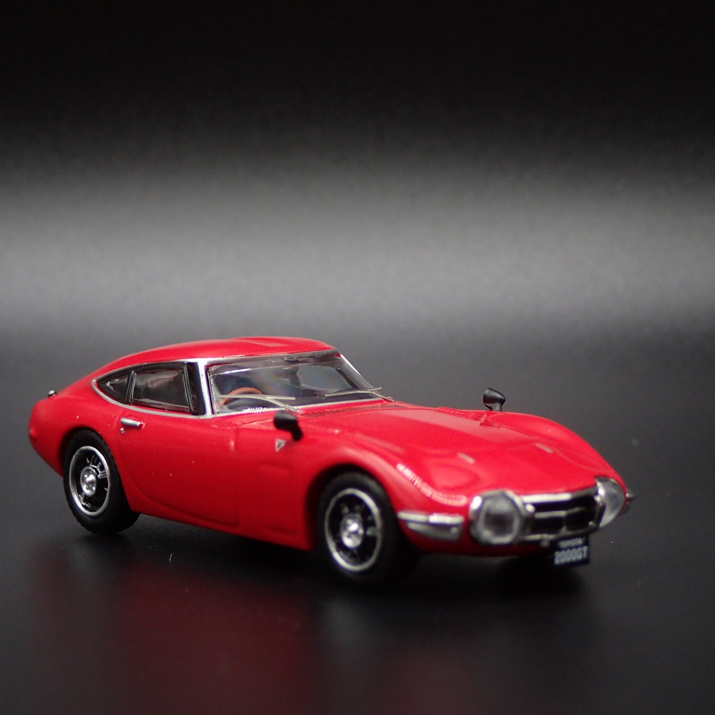 1967-1970 TOYOTA 2000GT MF10 1:64 SCALE COLLECTIBLE DIORAMA DIECAST MODEL CAR