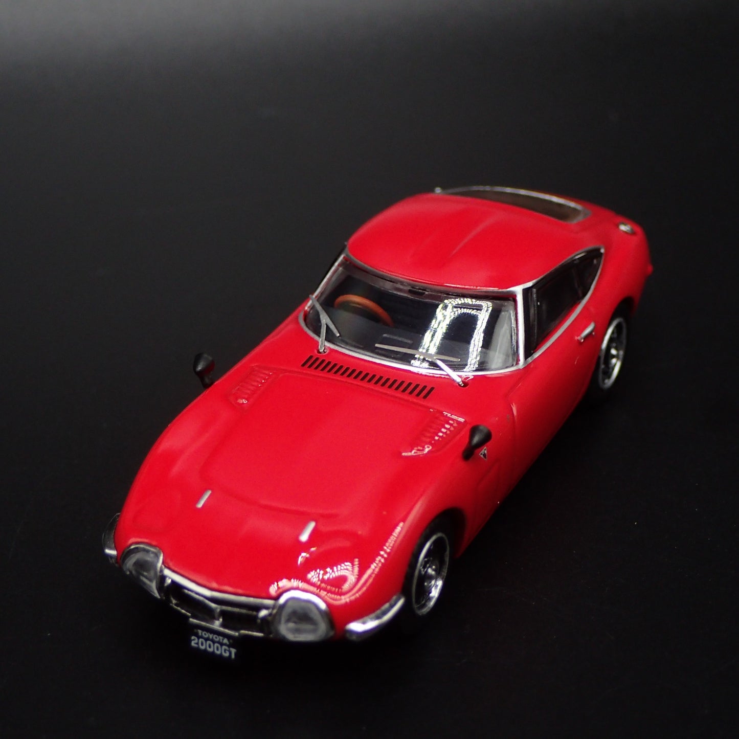 1967-1970 TOYOTA 2000GT MF10 1:64 SCALE COLLECTIBLE DIORAMA DIECAST MODEL CAR