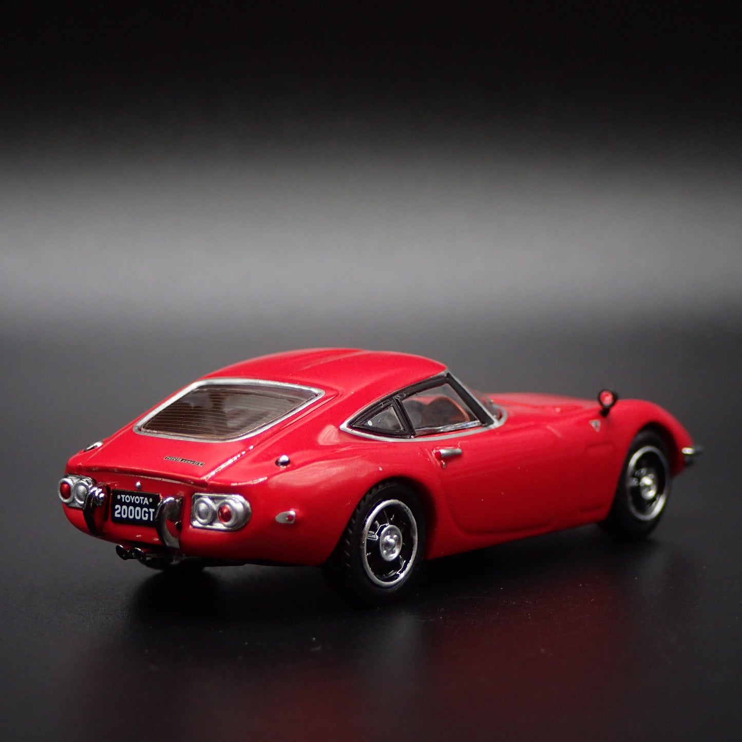 1967-1970 TOYOTA 2000GT MF10 1:64 SCALE COLLECTIBLE DIORAMA DIECAST MODEL CAR