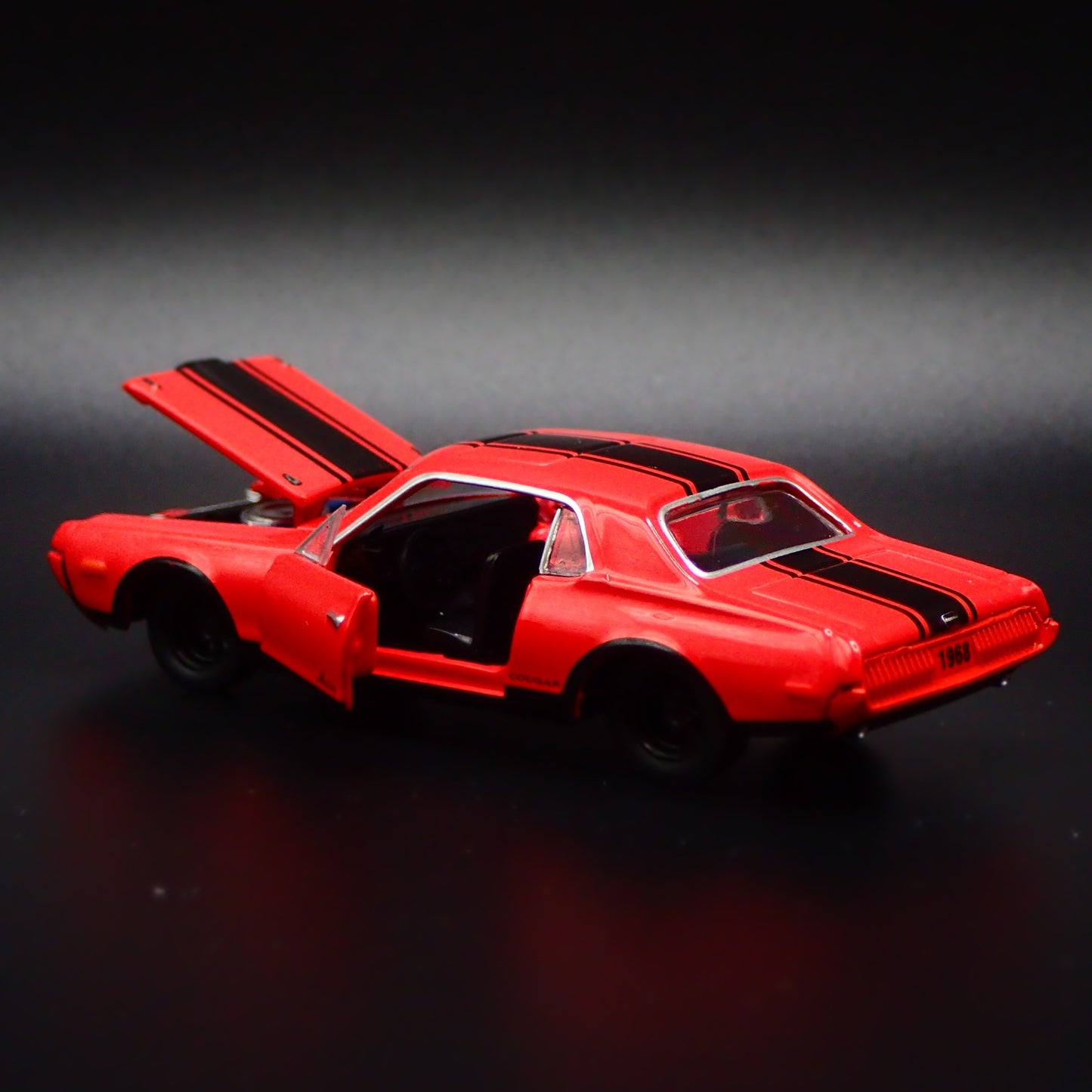 1968 68 MERC MERCURY COUGAR 390 1:64 SCALE COLLECTIBLE DIORAMA DIECAST MODEL CAR