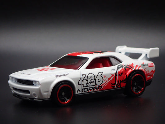 2008-2023 DODGE CHALLENGER DRIFT CAR WHITE 1/64 SCALE DIORAMA DIECAST MODEL CAR