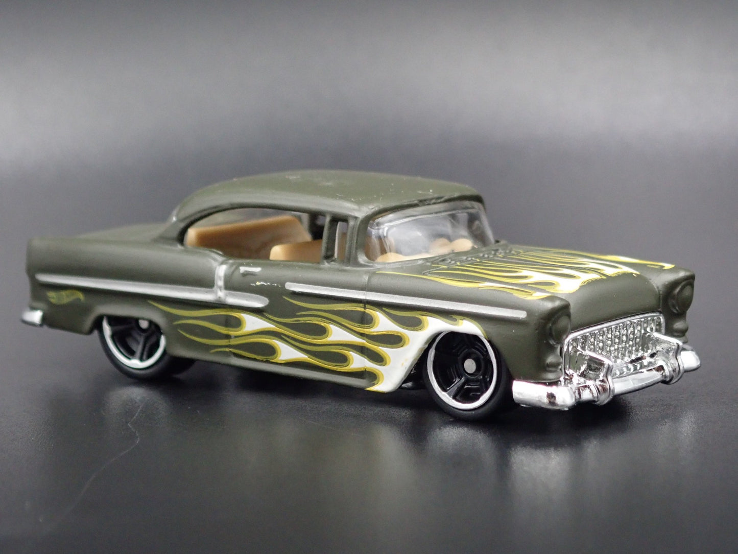 1955 55 CHEVY CHEVROLET BEL AIR 1:64 SCALE COLLECTIBLE DIORAMA DIECAST MODEL CAR