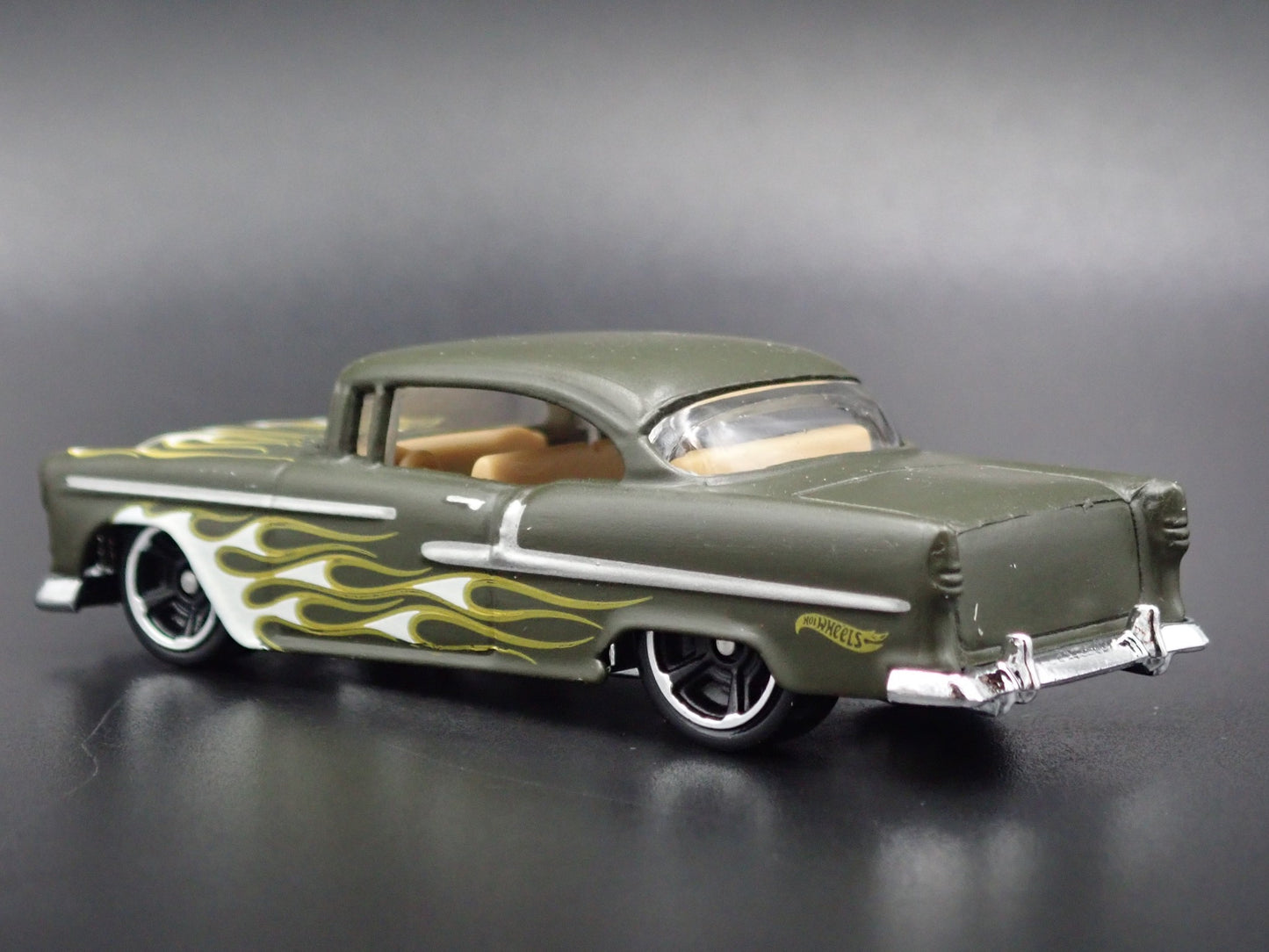 1955 55 CHEVY CHEVROLET BEL AIR 1:64 SCALE COLLECTIBLE DIORAMA DIECAST MODEL CAR