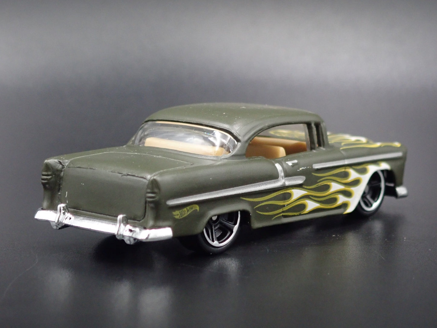 1955 55 CHEVY CHEVROLET BEL AIR 1:64 SCALE COLLECTIBLE DIORAMA DIECAST MODEL CAR