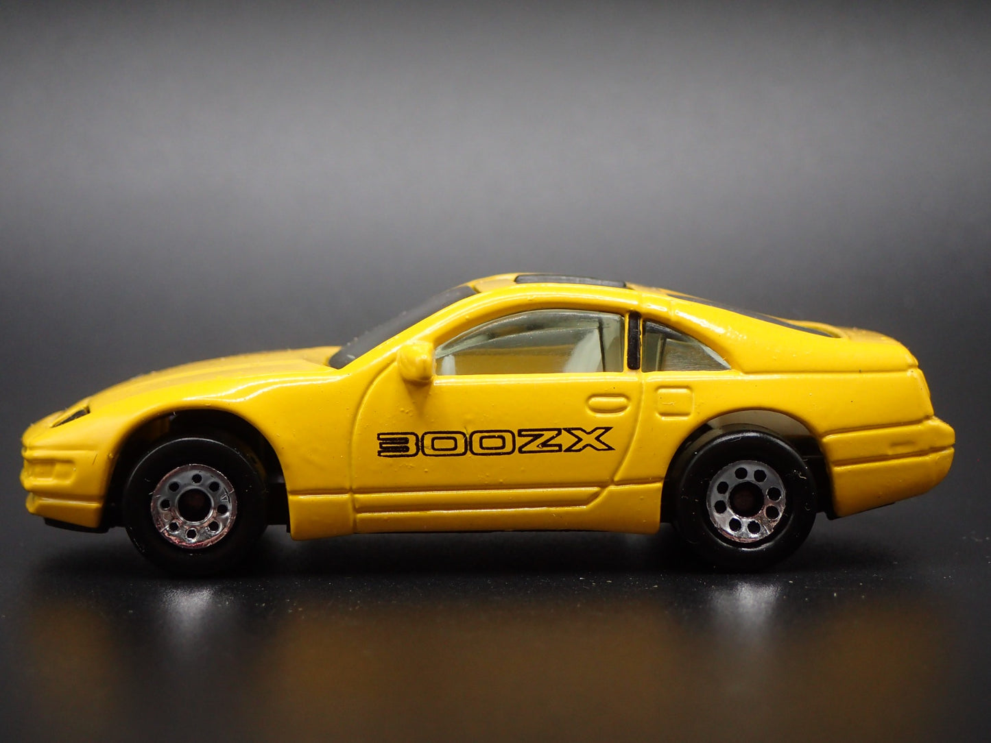 1989-2000 NISSAN FAIRLADY 300ZX YELLOW 1:64 SCALE DIORAMA DIECAST MODEL CAR