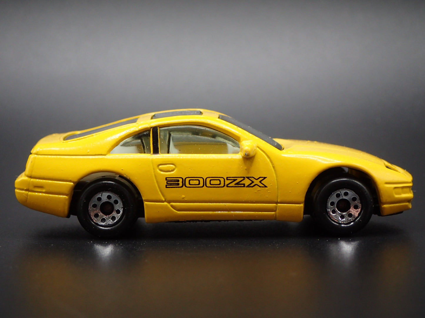 1989-2000 NISSAN FAIRLADY 300ZX YELLOW 1:64 SCALE DIORAMA DIECAST MODEL CAR