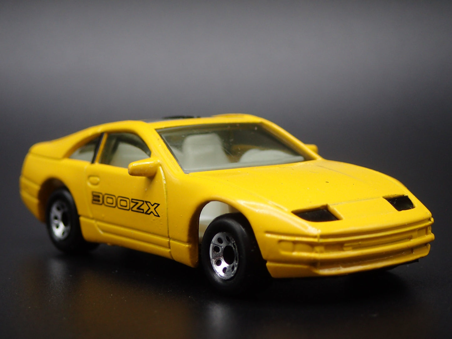 1989-2000 NISSAN FAIRLADY 300ZX YELLOW 1:64 SCALE DIORAMA DIECAST MODEL CAR