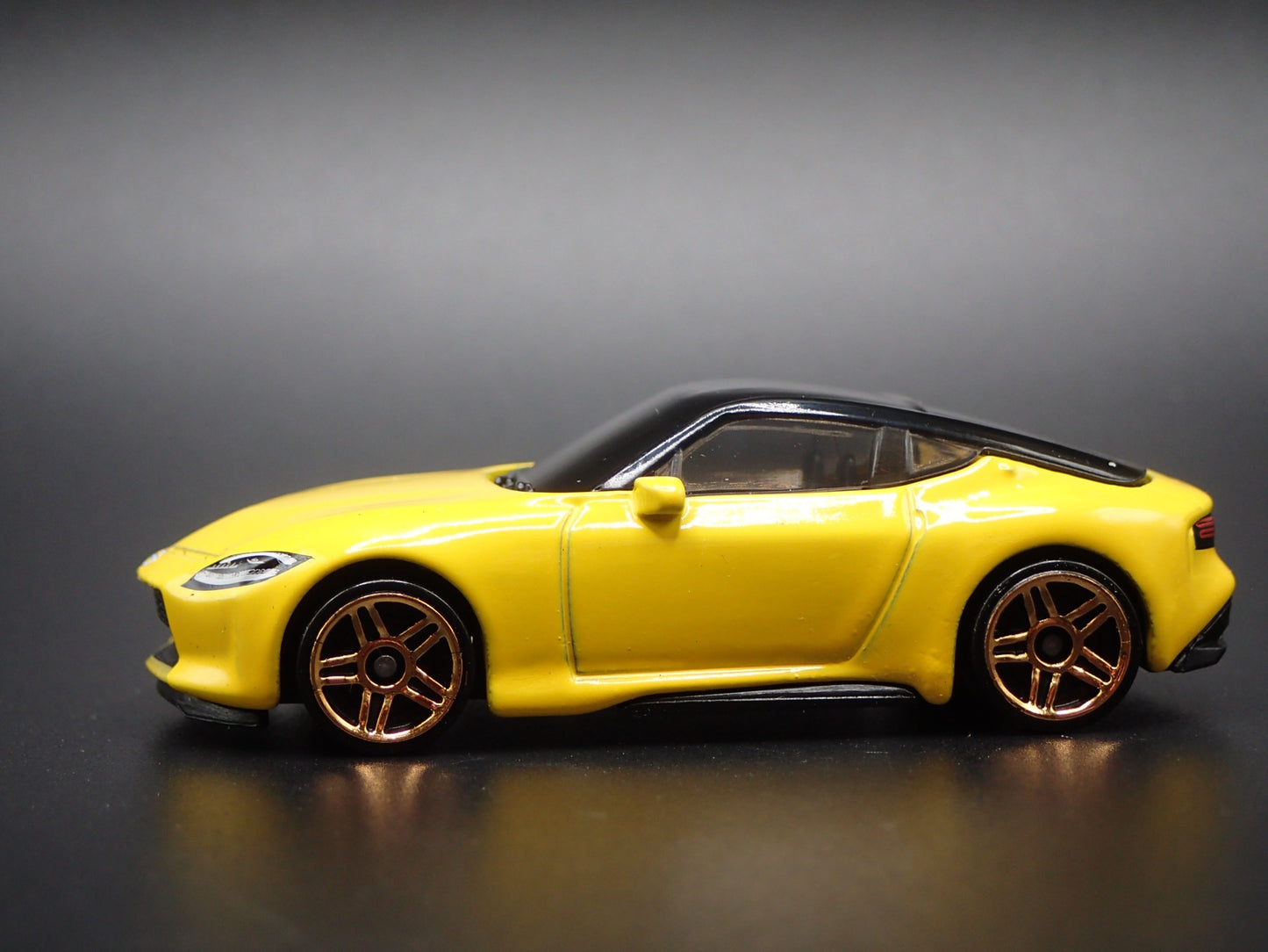 2023-2025 NISSAN Z YELLOW 1:64 SCALE COLLECTIBLE DIORAMA DIECAST MODEL CAR