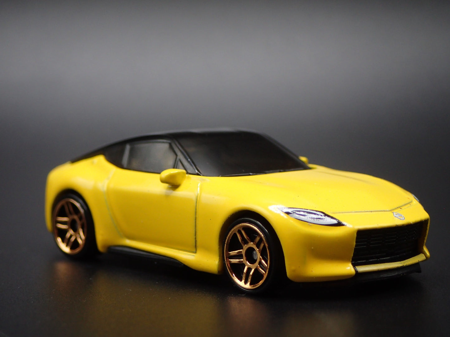 2023-2025 NISSAN Z YELLOW 1:64 SCALE COLLECTIBLE DIORAMA DIECAST MODEL CAR