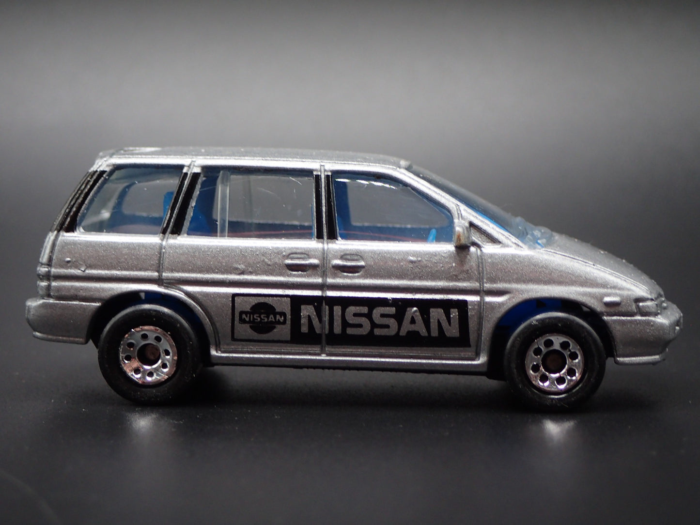 1990-1997 NISSAN PRAIARIE VAN 1:64 SCALE COLLECTIBLE DIORAMA DIECAST MODEL CAR