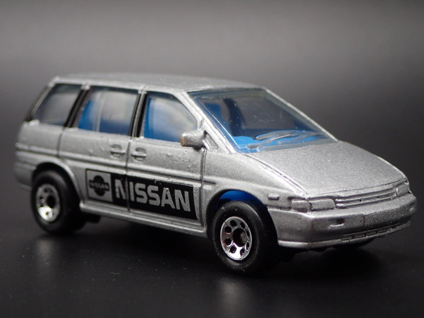 1990-1997 NISSAN PRAIARIE VAN 1:64 SCALE COLLECTIBLE DIORAMA DIECAST MODEL CAR