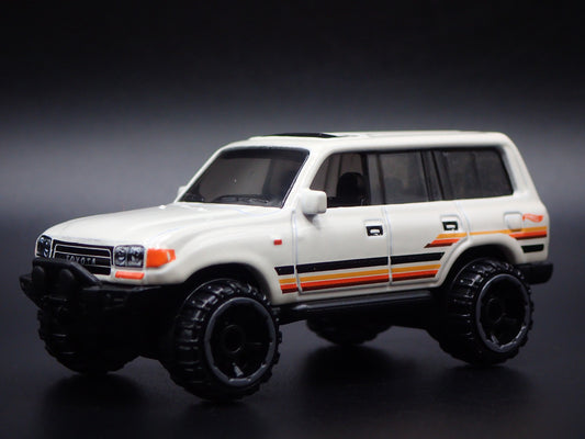 1990-1998 TOYOTA LAND CRUISER 80 WHITE 1/64 SCALE DIORAMA DIECAST MODEL CAR