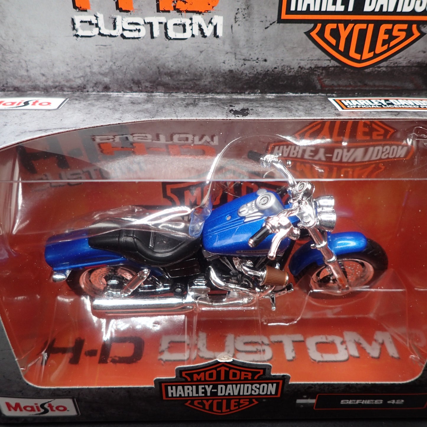 2009 09 FXDFSE CVO FAT BOB HARLEY DAVIDSON MOTORCYCLE MAISTO SERIES 42 1/18 BIKE