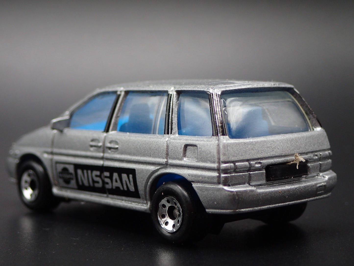 1990-1997 NISSAN PRAIARIE VAN 1:64 SCALE COLLECTIBLE DIORAMA DIECAST MODEL CAR