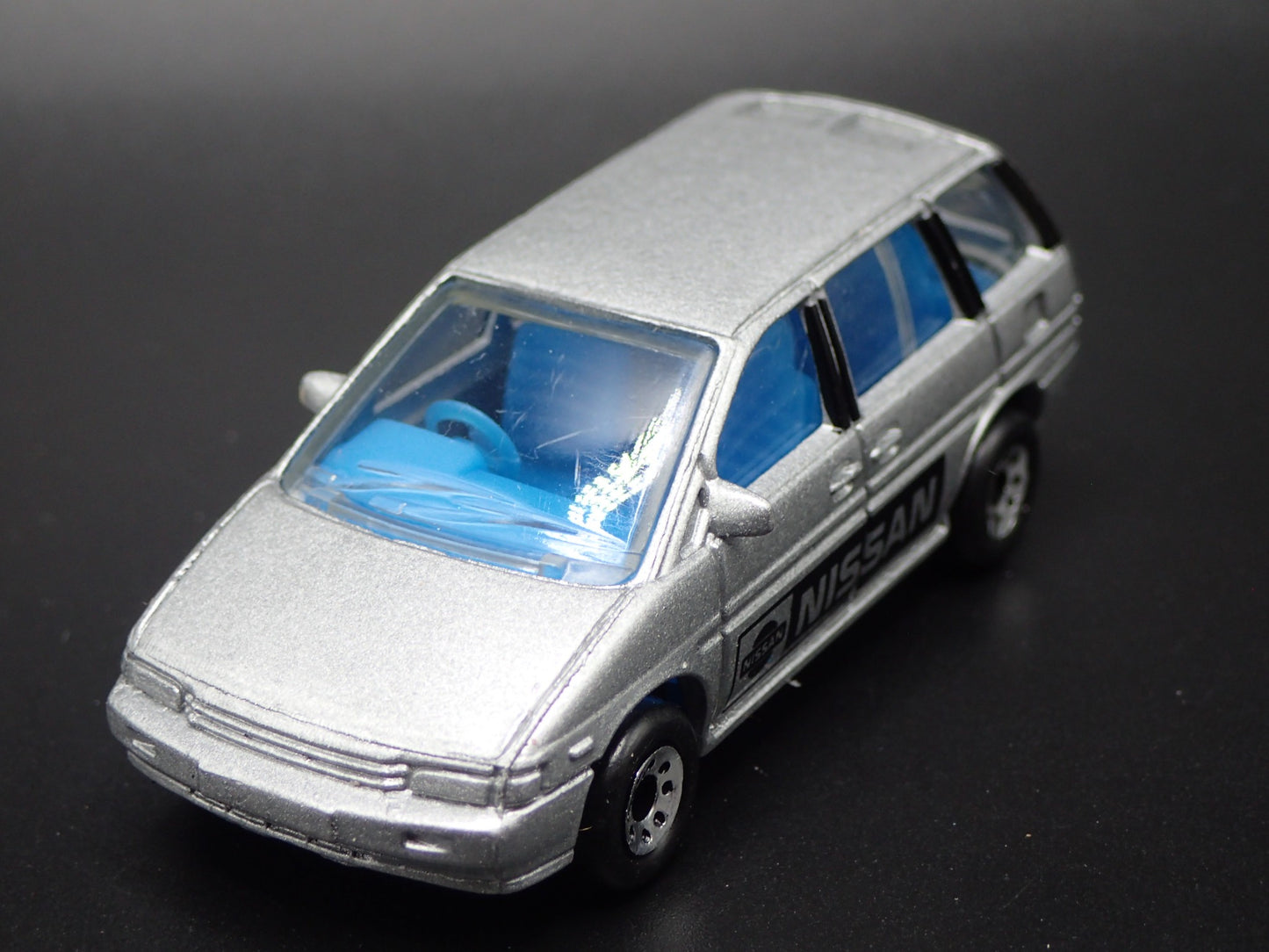 1990-1997 NISSAN PRAIARIE VAN 1:64 SCALE COLLECTIBLE DIORAMA DIECAST MODEL CAR