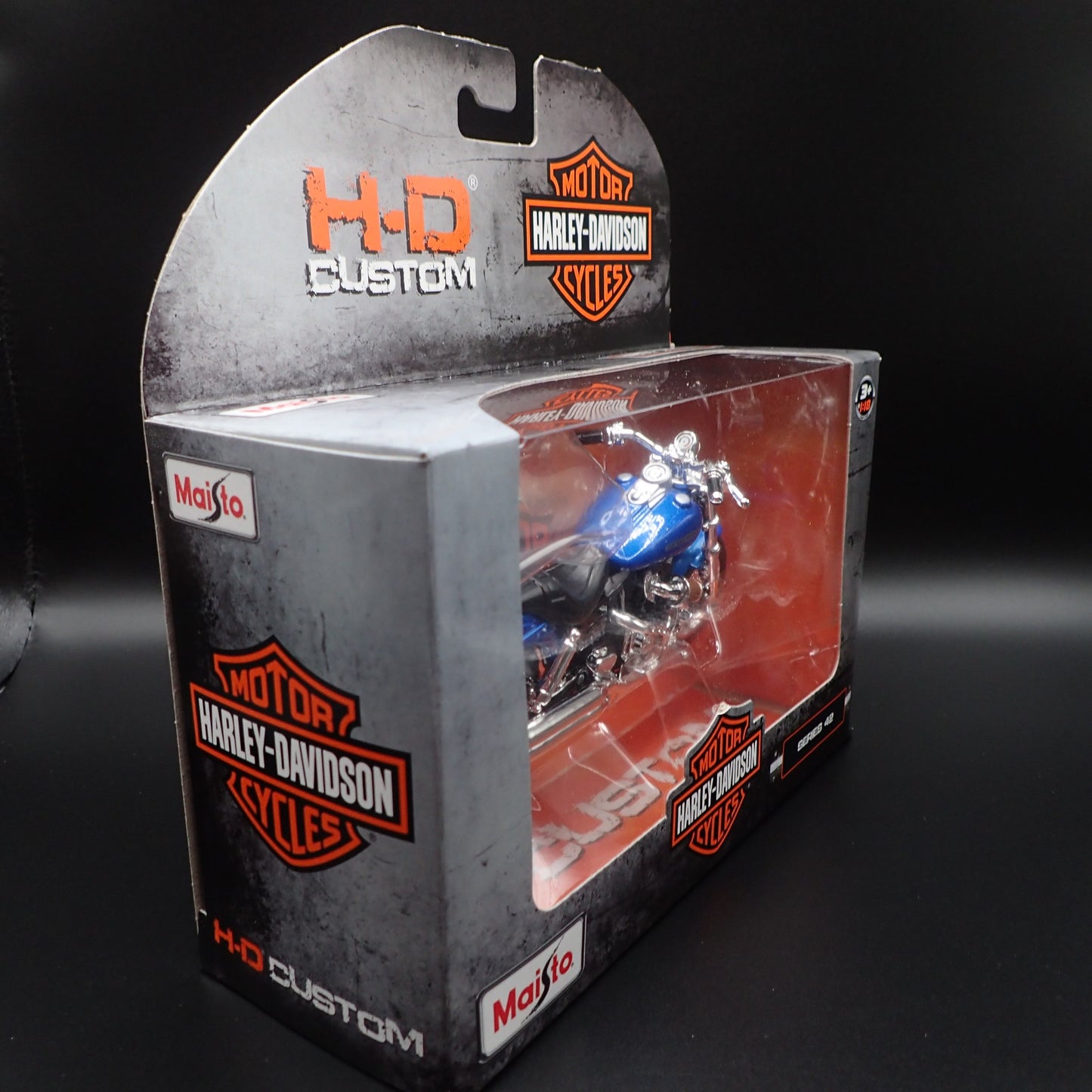 2009 09 FXDFSE CVO FAT BOB HARLEY DAVIDSON MOTORCYCLE MAISTO SERIES 42 1/18 BIKE