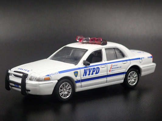 FORD CROWN VICTORIA INTERCEPTOR NYPD 1:64 SCALE DIORAMA DIECAST MODEL CAR