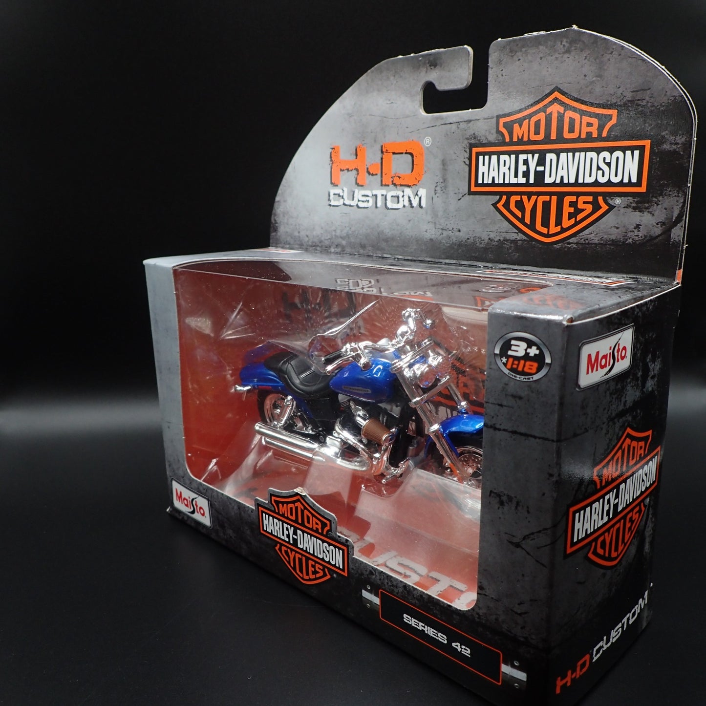 2009 09 FXDFSE CVO FAT BOB HARLEY DAVIDSON MOTORCYCLE MAISTO SERIES 42 1/18 BIKE