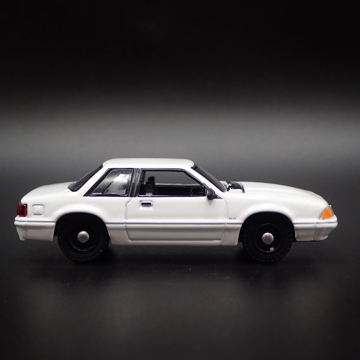 1987-1993 FORD MUSTANG NOTCHBACK FOX BODY 1:64 SCALE DIORAMA DIECAST MODEL CAR