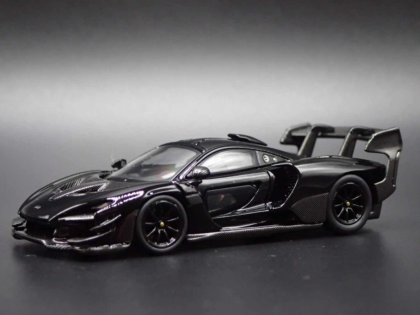 2018-2025 MCLAREN SENNA BLACK SUPERCAR 1:64 SCALE DIORAMA DIECAST MODEL CAR