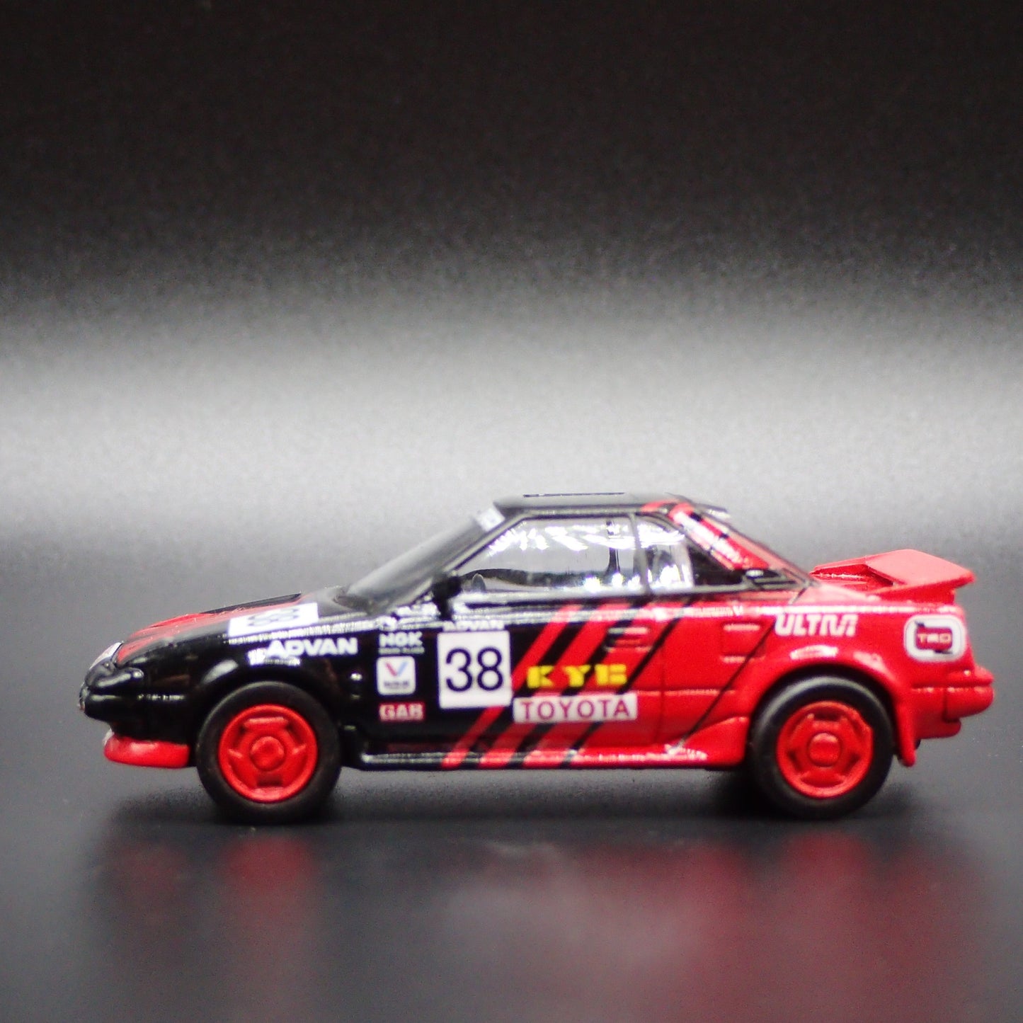 1984-1989 TOYOTA MR2 MK1 ADVAN 1/64 SCALE COLLECTIBLE DIORAMA DIECAST MODEL CAR