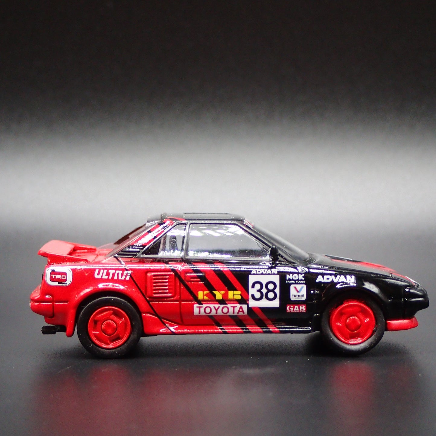 1984-1989 TOYOTA MR2 MK1 ADVAN 1/64 SCALE COLLECTIBLE DIORAMA DIECAST MODEL CAR