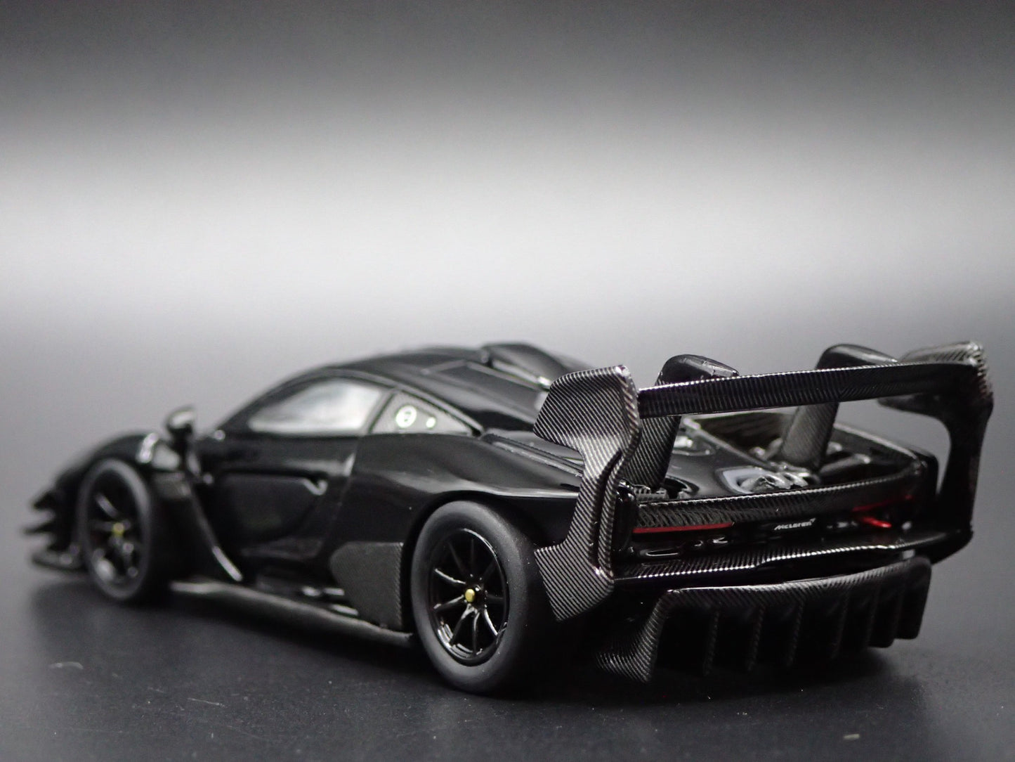 2018-2025 MCLAREN SENNA BLACK SUPERCAR 1:64 SCALE DIORAMA DIECAST MODEL CAR