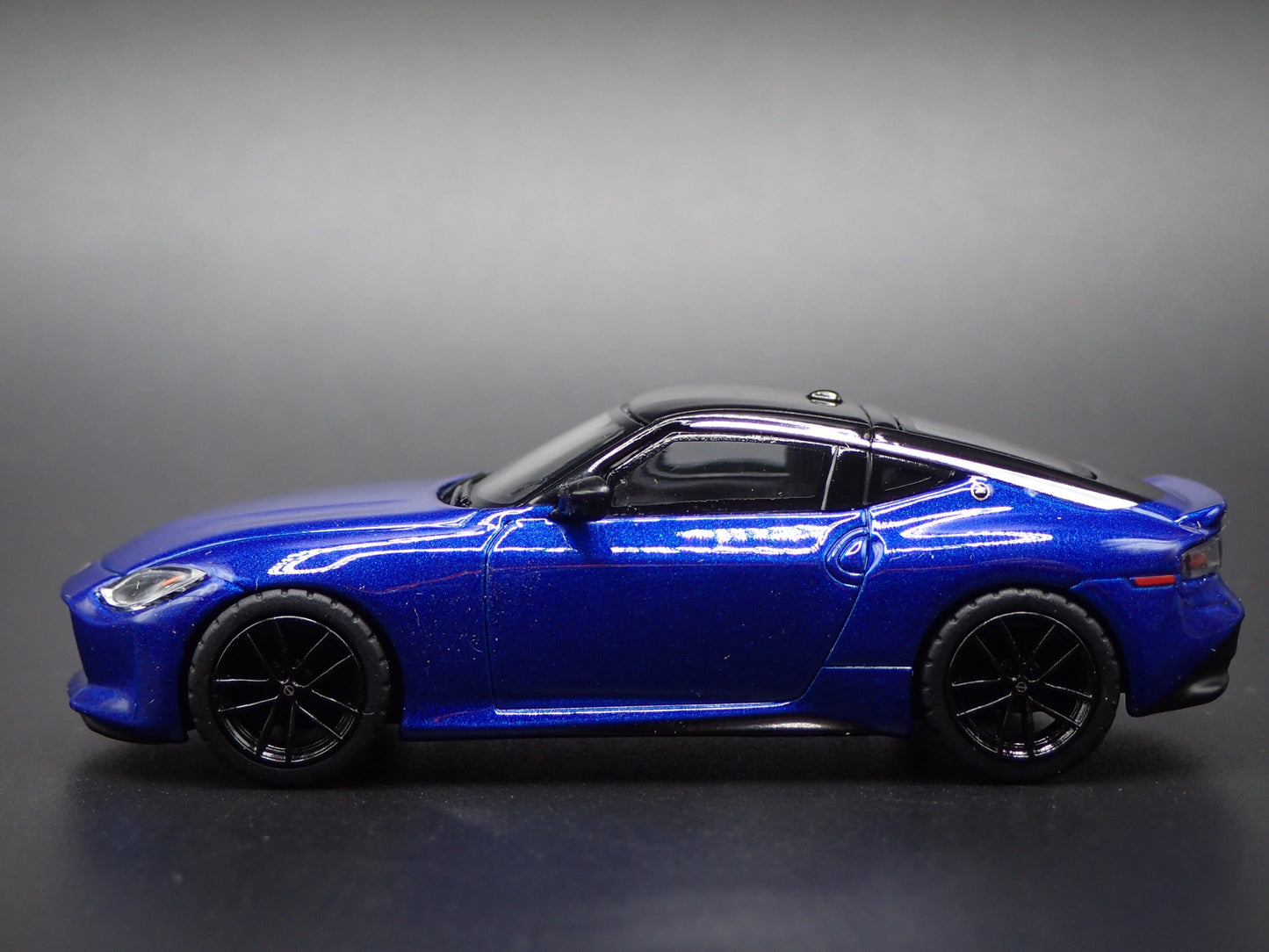 2023-2025 NISSAN Z BLUE 1:64 SCALE LIMITED COLLECTIBLE DIORAMA DIECAST MODEL CAR