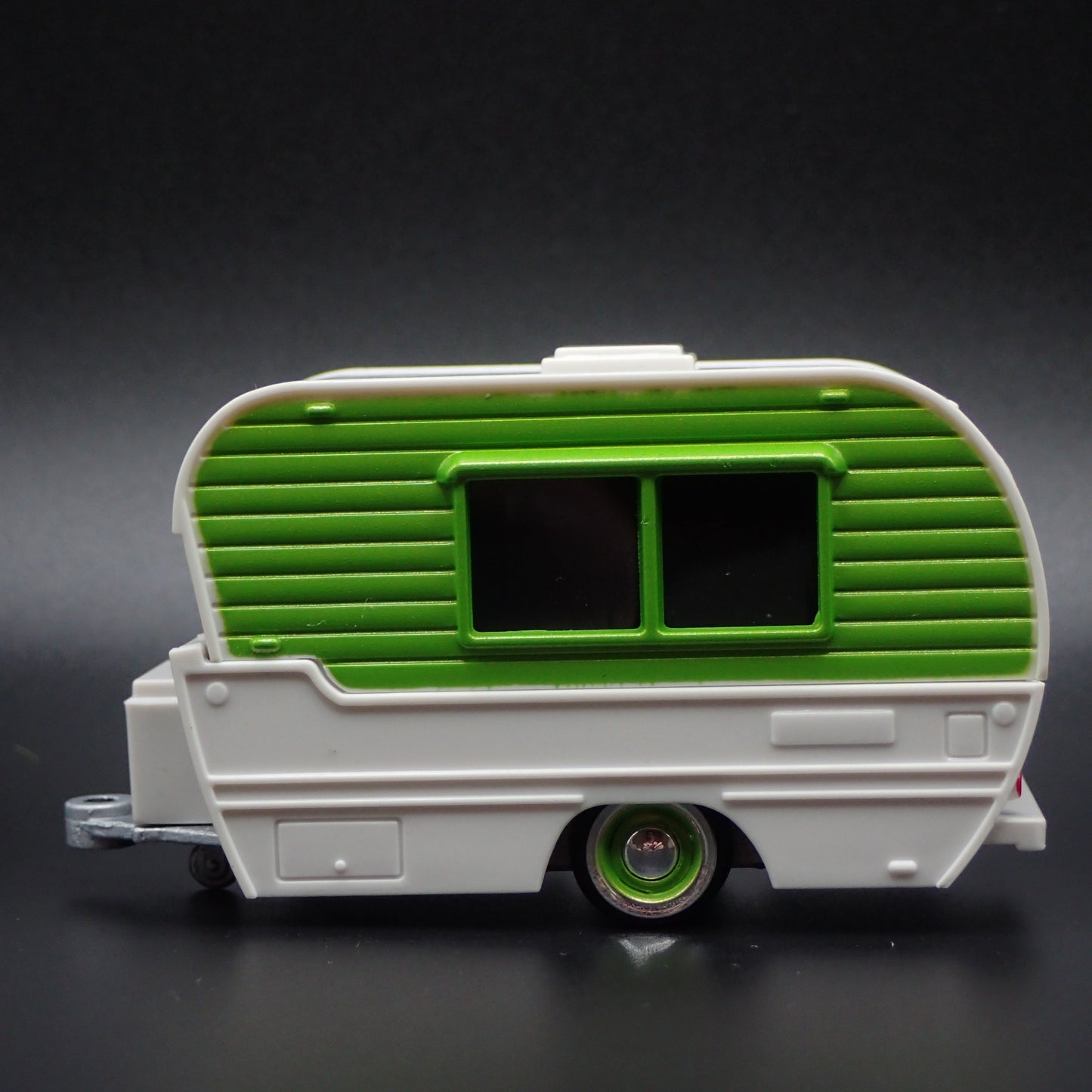 CLASSIC CRAFT TRAVEL TRAILER W/ HITCH GREEN 1:64 SCALE COLLECTIBLE MODEL CAMPER