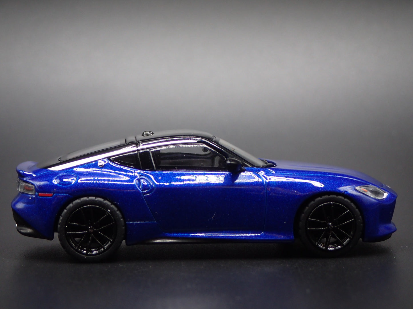 2023-2025 NISSAN Z BLUE 1:64 SCALE LIMITED COLLECTIBLE DIORAMA DIECAST MODEL CAR