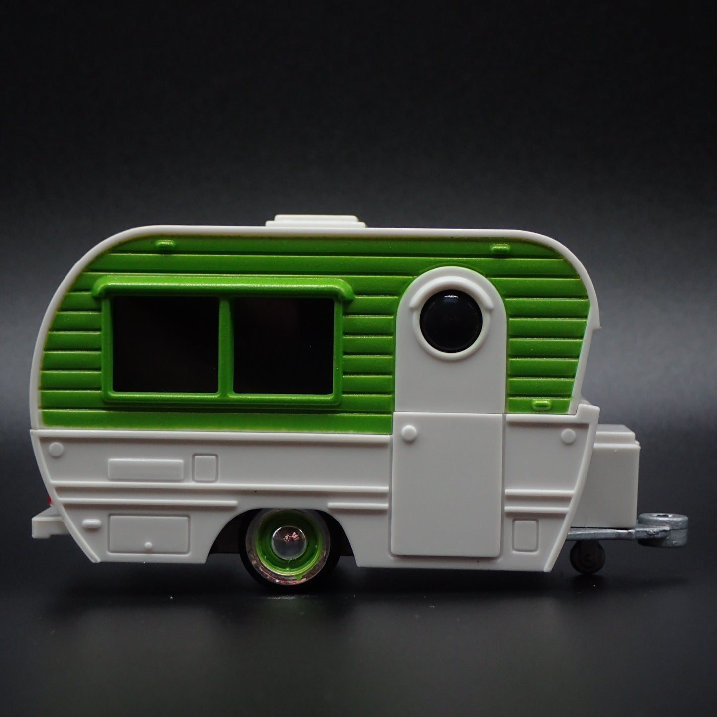 CLASSIC CRAFT TRAVEL TRAILER W/ HITCH GREEN 1:64 SCALE COLLECTIBLE MODEL CAMPER