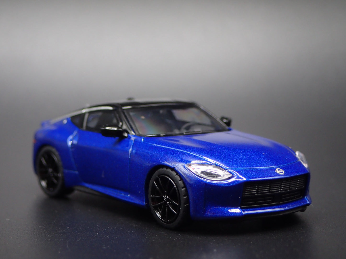 2023-2025 NISSAN Z BLUE 1:64 SCALE LIMITED COLLECTIBLE DIORAMA DIECAST MODEL CAR