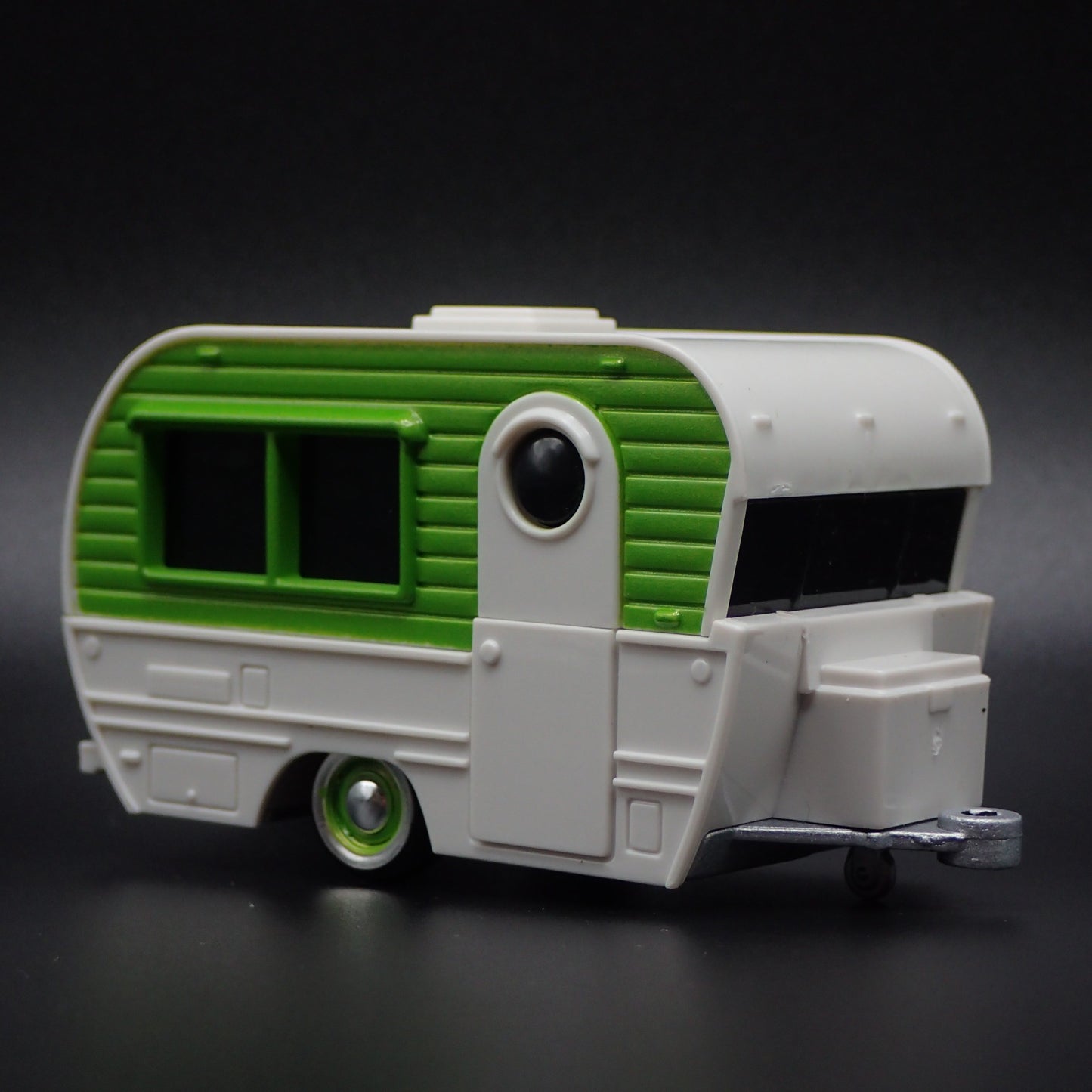 CLASSIC CRAFT TRAVEL TRAILER W/ HITCH GREEN 1:64 SCALE COLLECTIBLE MODEL CAMPER