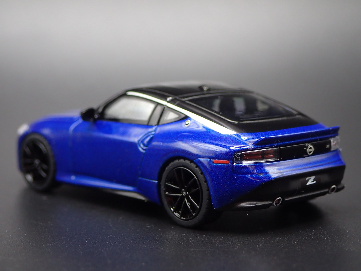 2023-2025 NISSAN Z BLUE 1:64 SCALE LIMITED COLLECTIBLE DIORAMA DIECAST MODEL CAR