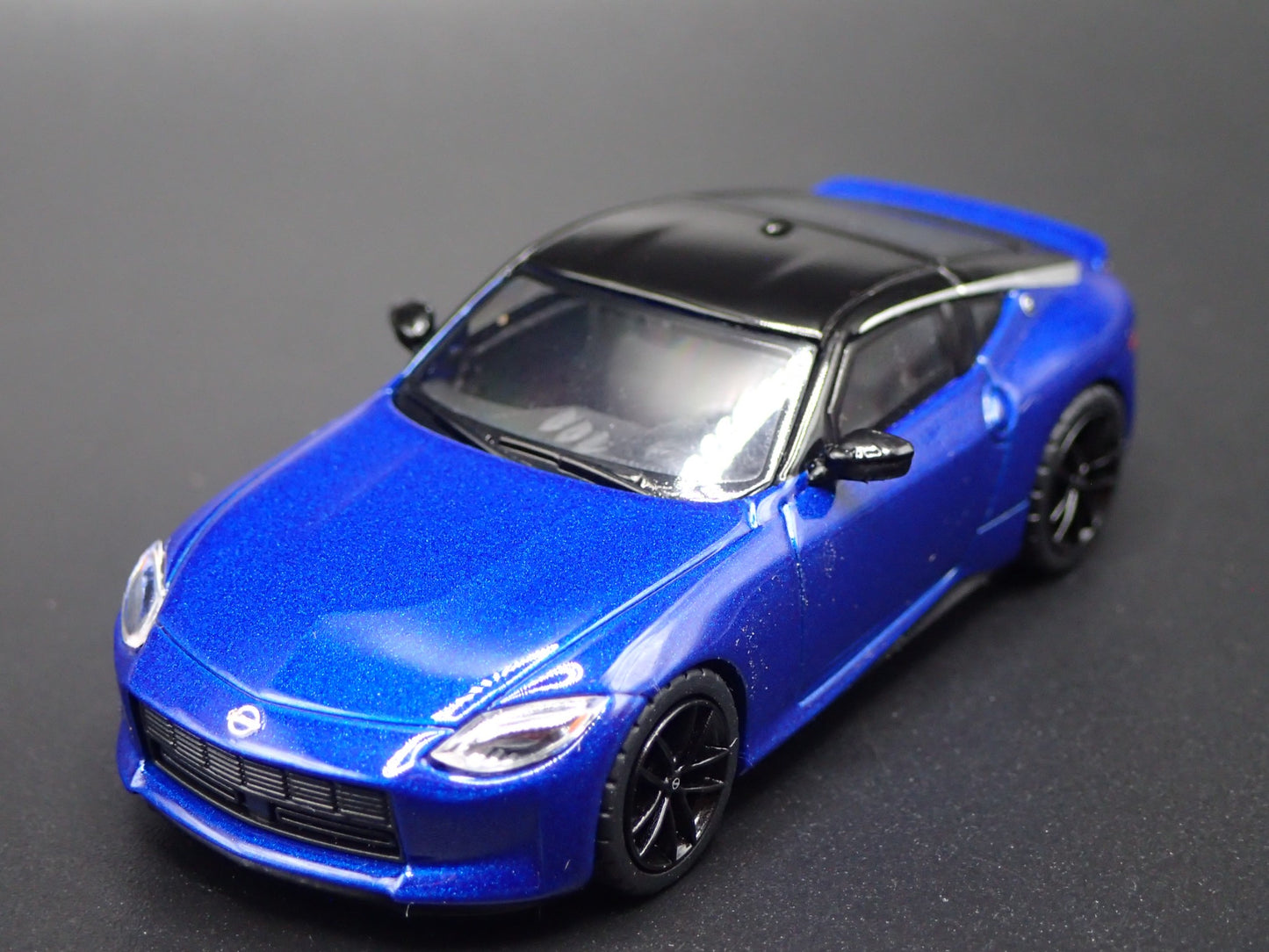 2023-2025 NISSAN Z BLUE 1:64 SCALE LIMITED COLLECTIBLE DIORAMA DIECAST MODEL CAR