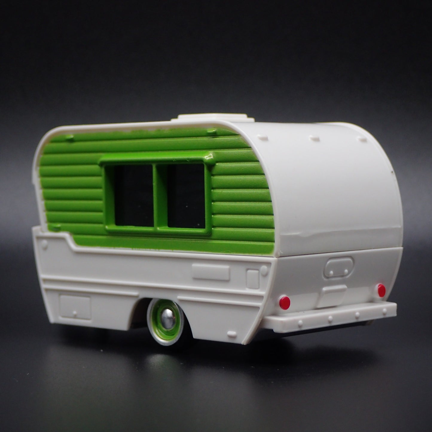 CLASSIC CRAFT TRAVEL TRAILER W/ HITCH GREEN 1:64 SCALE COLLECTIBLE MODEL CAMPER