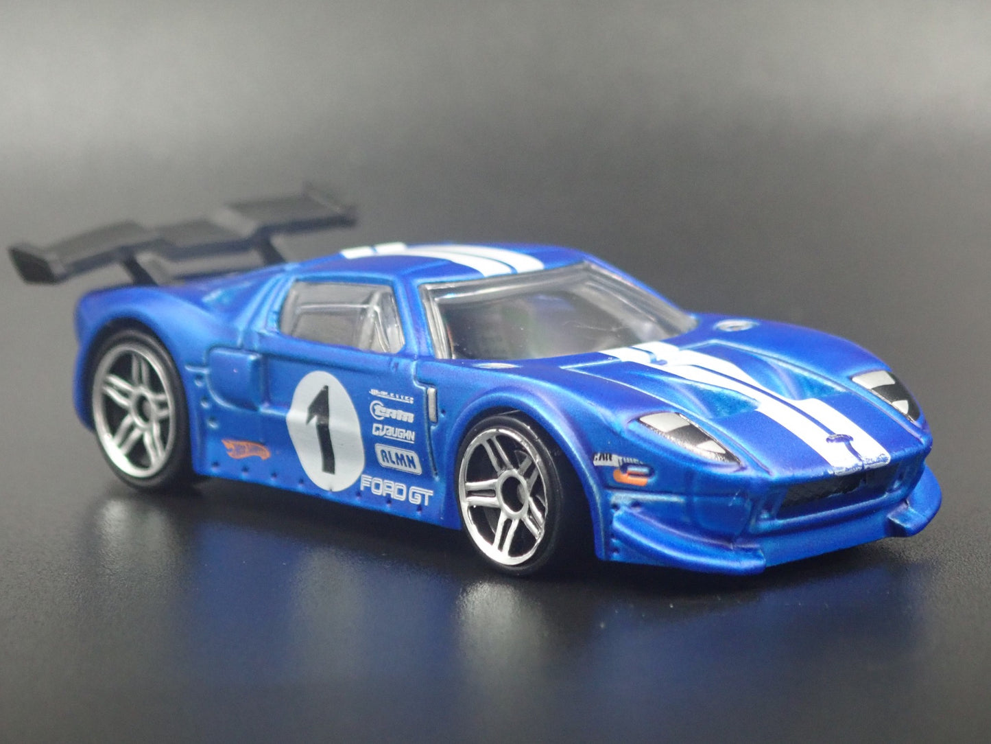 2005-2006 FORD GT LM BLUE RARE 1:64 SCALE COLLECTIBLE DIORAMA DIECAST MODEL CAR