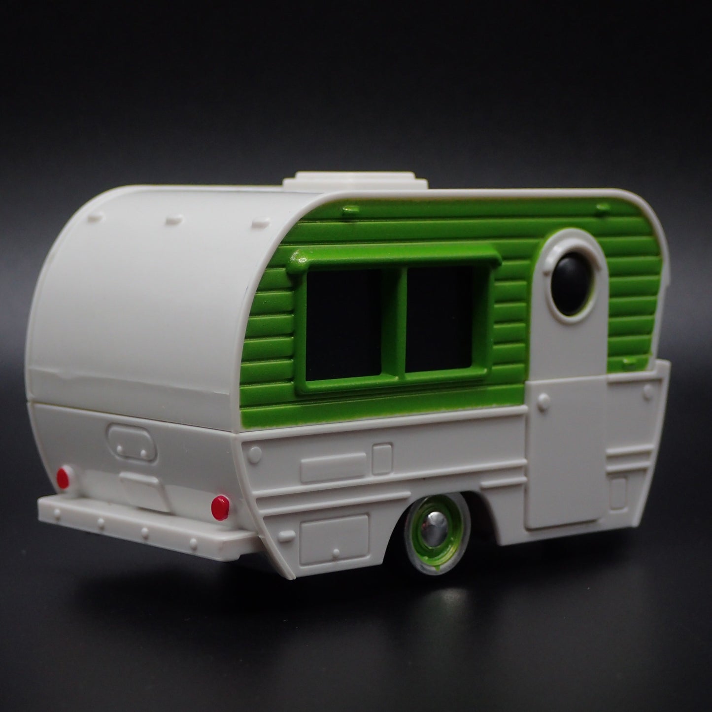 CLASSIC CRAFT TRAVEL TRAILER W/ HITCH GREEN 1:64 SCALE COLLECTIBLE MODEL CAMPER