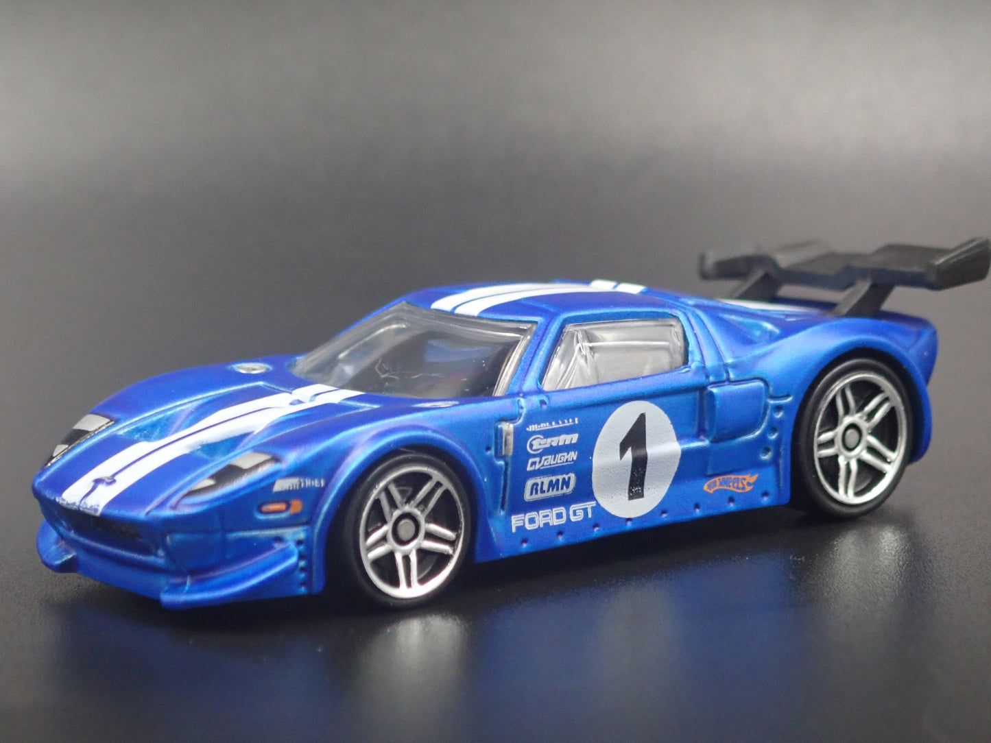 2005-2006 FORD GT LM BLUE RARE 1:64 SCALE COLLECTIBLE DIORAMA DIECAST MODEL CAR